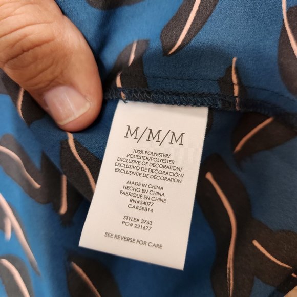 CAbi Shadow Leaf Blouse Women's Size Medium Ruffle Finish Flutter Sleeves Blue - Picture 7 of 13